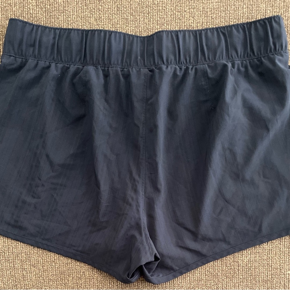 Women’s Athleta Activewear 3” Inseam Shorts ~ Size M ~ Navy Blue (Light Stripes) - Picture 3 of 3